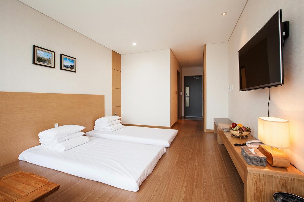Youus Hotel Seogwipo Exterior photo